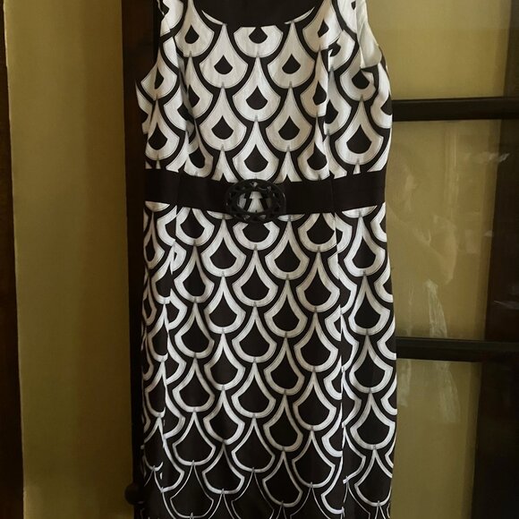 Dress - Picture 1 of 2